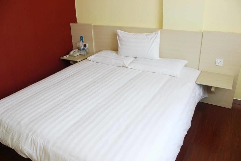 Hanting Hotel Yibin Zhongshan Street Экстерьер фото